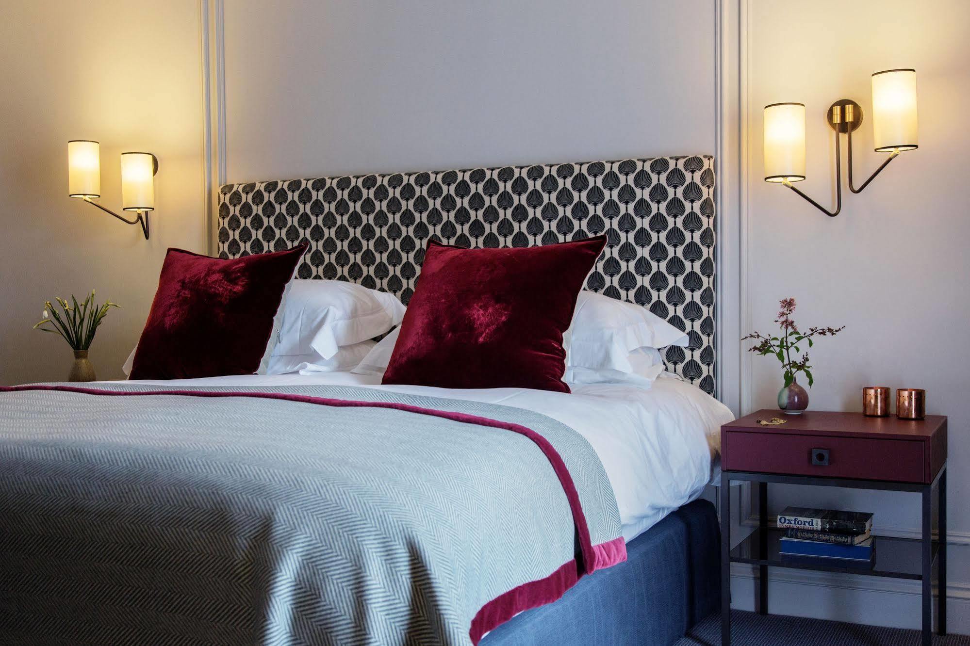 Old Parsonage Hotel Oxford Exterior foto A bedroom at the hotel
